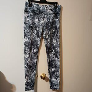 EUC ~ Becc Women’s White, Gray & Black Various Animal Print Leggings (Size: XL)